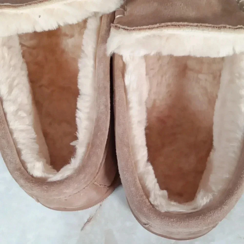 Lamo Harrison Men's slippers tan suede leather size 9 or women 9.5